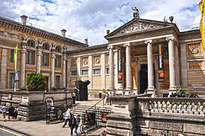 1683 the ashmolean museum in oxford england opens as the world 05 24