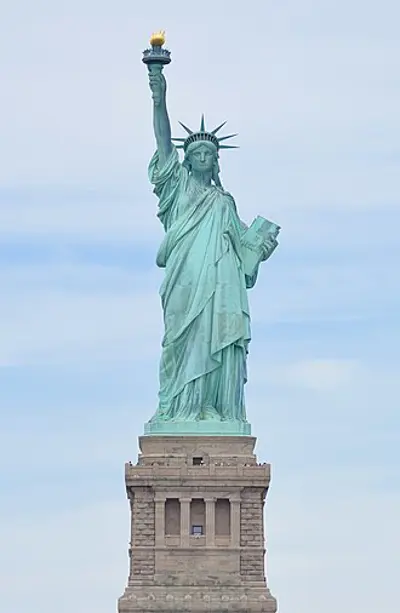 1885 the statue of liberty arrives in new york harbor