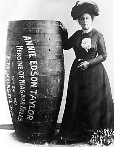 1901 annie edson taylor becomes the first person to go over niaga 10 24