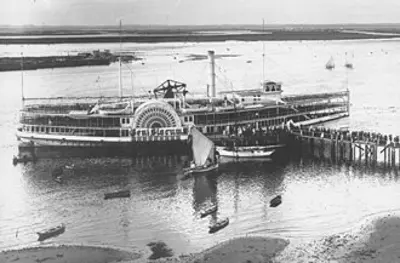 1904 a fire aboard the steamboat ss general slocum in new york ci 06 15