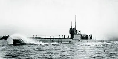 1914 hmas ae1 pictured the royal australian navys first subma 09 14