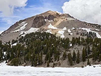 1915 lassen peak erupts with a powerful force the only volcano b 05 22