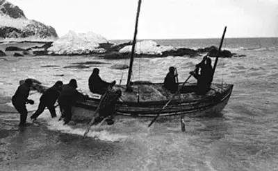 1916 sailing in the lifeboat james caird ernest shackleton arriv 05 10