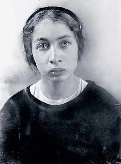 1918 fanni kaplan shoots and seriously injures bolshevik leader v 08 30