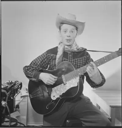Arne Bendiksen, Norwegian singer-songwriter and producer (died 2009)