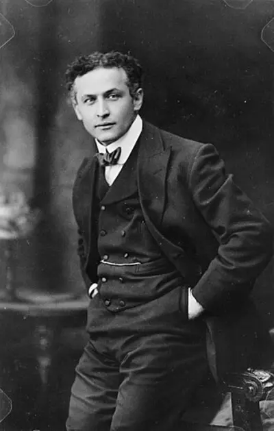 1926 harry houdini performs his greatest feat spending 91 minute 08 05