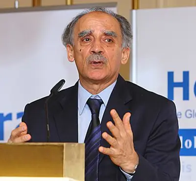 1941 arun shourie indian journalist economist and politician 11 02