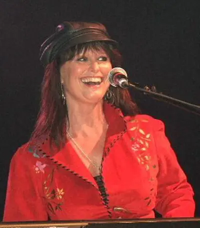 1943 jessi colter american singer songwriter and pianist 05 25