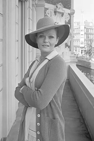1943 valerie perrine american model and actress died 2026 09 03