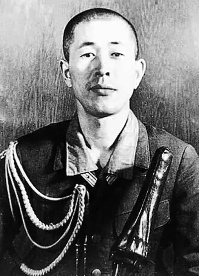 1945 kenji hatanaka pictured and other japanese military office 08 14