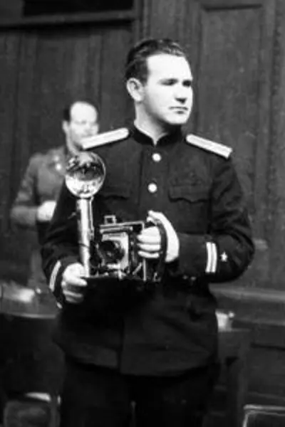 1945 world war ii yevgeny khaldeis photograph raising a flag ov 05 13