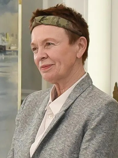 1947 laurie anderson american singer songwriter and violinist 06 05