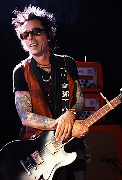 1952 earl slick american rock guitarist and songwriter 10 01