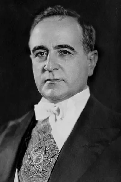 1954 in the midst of a political crisis brazilian president getu 08 24