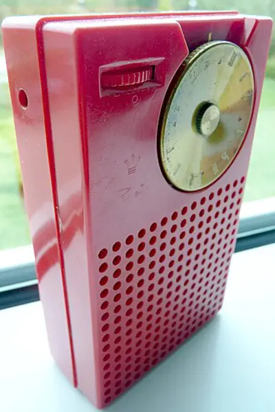 1954 texas instruments announces the regency tr 1 the first mass 10 18