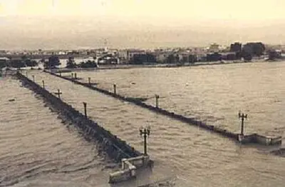 1957 at least 81 people are killed in the most devastating flood 10 14