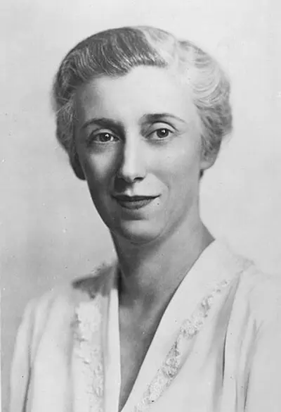 1957 ellen fairclough is sworn in as canadas first female cabine 06 21
