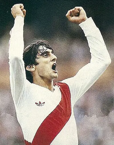 1961 enzo francescoli uruguayan footballer 11 12