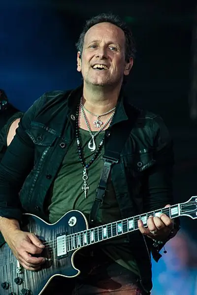 1962 vivian campbell northern irish rock guitarist and songwrite 08 25