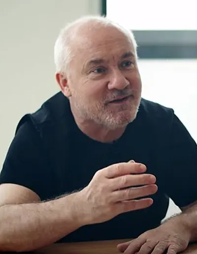 1965 damien hirst english painter and art collector 06 07