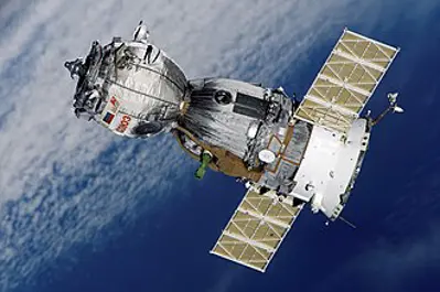 1965 the soviet spacecraft luna 5 crashes on the moon