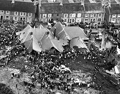 1966 a colliery spoil tip slips onto houses and a school in the v 10 21