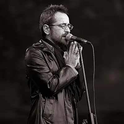 1968 feridun duzagac turkish singer songwriter 10 10