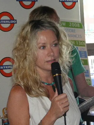 1968 shelby lynne american singer songwriter and guitarist 10 22
