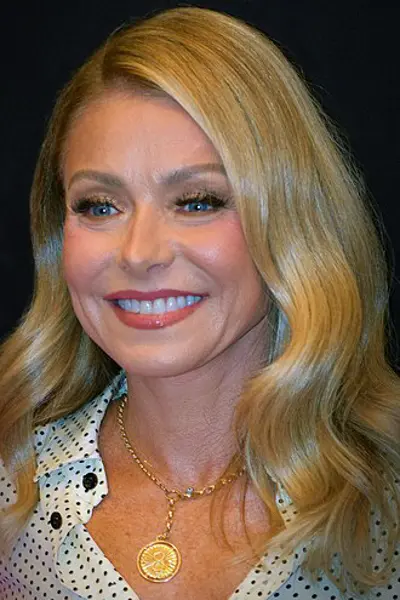 1970 kelly ripa american actress and talk show host 10 02