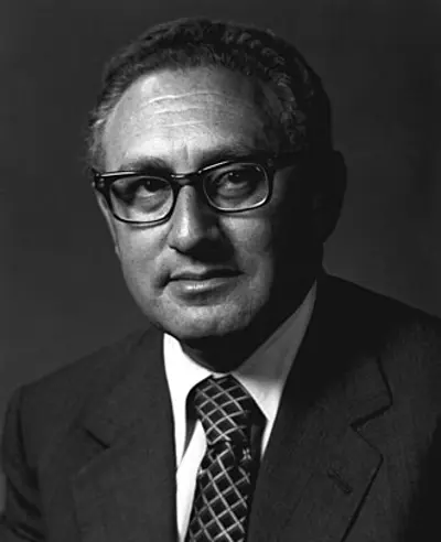 1973 henry kissinger and le uc tho are awarded the nobel peace p 10 16