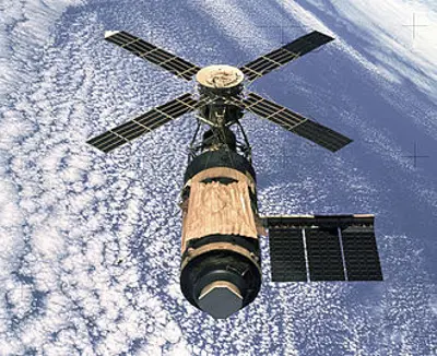 1973 skylab the united states first space station is launched