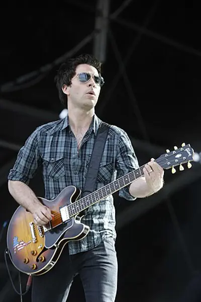 1974 kelly jones welsh singer songwriter and guitarist 06 03