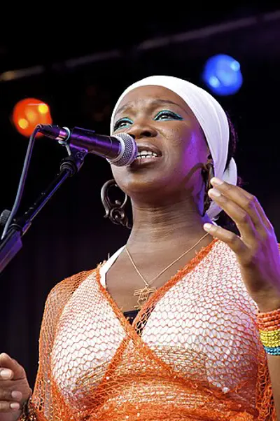 1975 india arie american singer songwriter producer and actres 10 03