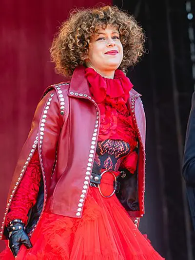 1976 regine chassagne canadian singer songwriter 08 19