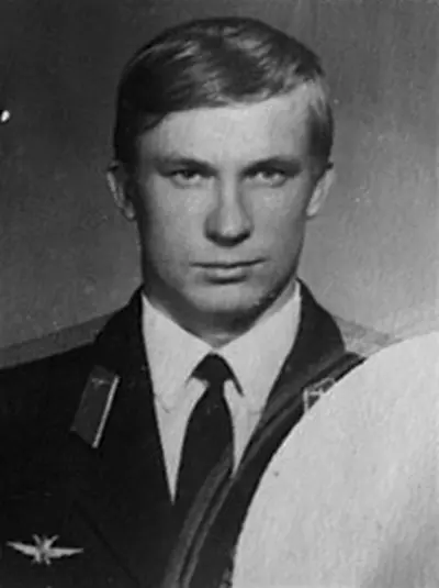 1976 soviet pilot viktor belenko landed his mig 25 in hakodate j 09 06