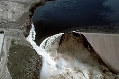 1976 the teton dam in eastern idaho u.s