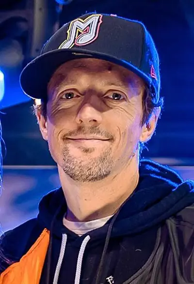 1977 jason mraz american singer songwriter and guitarist 06 23
