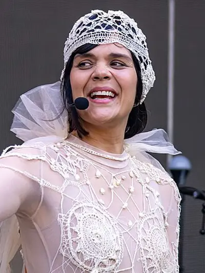 1979 bat for lashes english singer 10 25