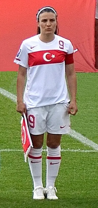 1980 bilgin defterli turkish footballer 11 01