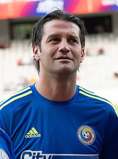 1980 cristian chivu romanian footballer 10 26