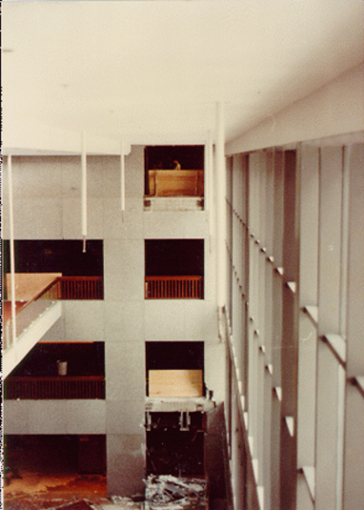 1981 a structural failure leads to the collapse of a walkway at t 07 17