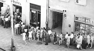1981 amid a widespread economic crisis and food shortages in pola 07 30