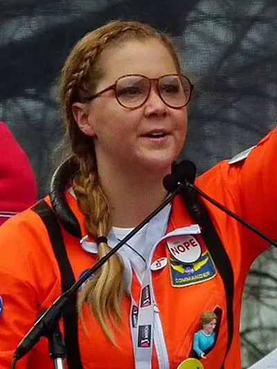 1981 amy schumer american comedian and actress 06 01