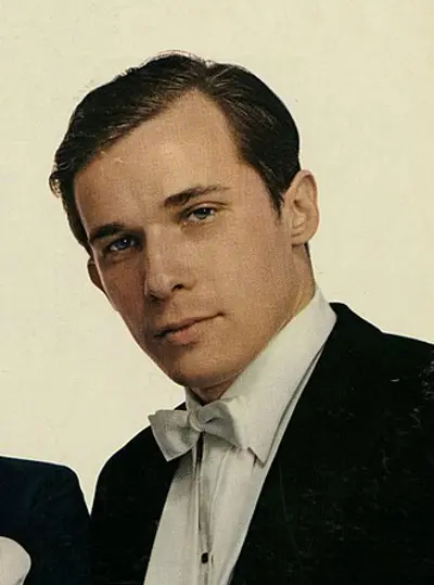 1982 glenn gould canadian pianist and conductor born 1932 10 04