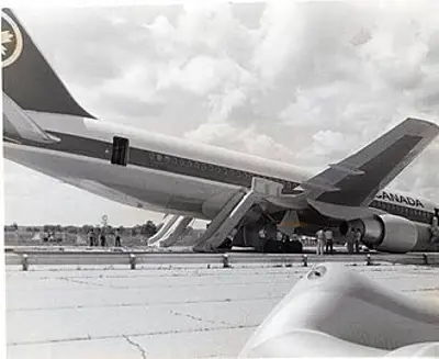 1983 gimli glider air canada flight 143 runs out of fuel and mak 07 23