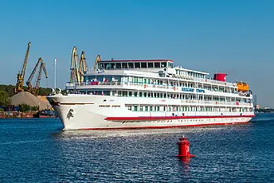 1983 more than 100 people are killed when the russian river cruis 06 05