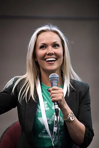 1984 emilie ullerup danish canadian actress 10 27