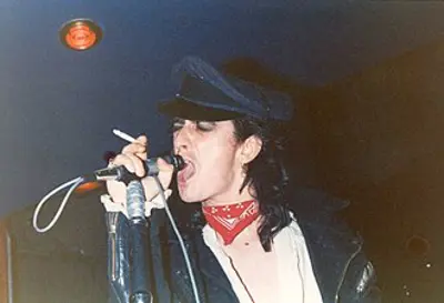 1985 gary holton english singer songwriter born 1952 10 25