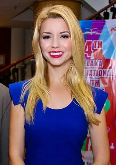 1985 masiela lusha albanian american actress poet and humanita 10 23