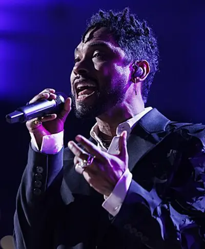 1985 miguel american singer songwriter and producer 10 23